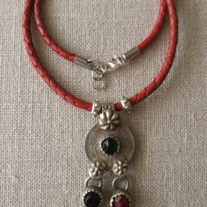 Kuchi hanger met oude munten uit Afghanistan/leer