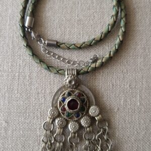 Kuchi hanger met oude munten uit Afghanistan/leer