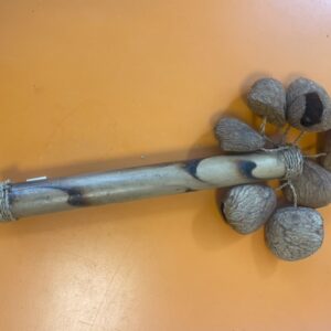 Shamanistische seedshaker met handvat lichte kleur